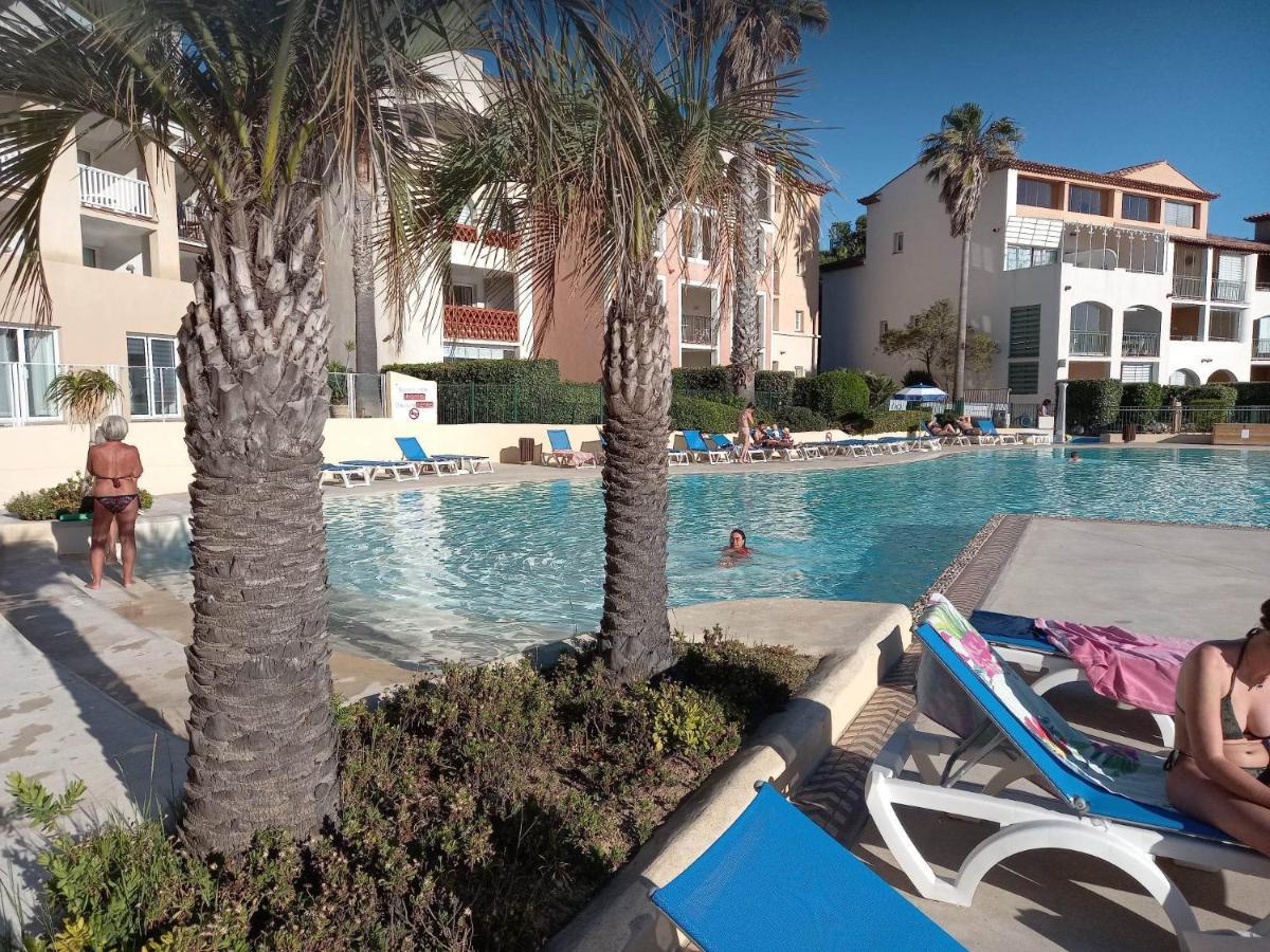 شقة Magnifique Rez De Jardin & Piscine & Bord De Mer سيكس-فور-لو-بلاج المظهر الخارجي الصورة