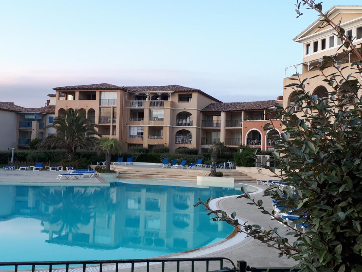 شقة Magnifique Rez De Jardin & Piscine & Bord De Mer سيكس-فور-لو-بلاج المظهر الخارجي الصورة